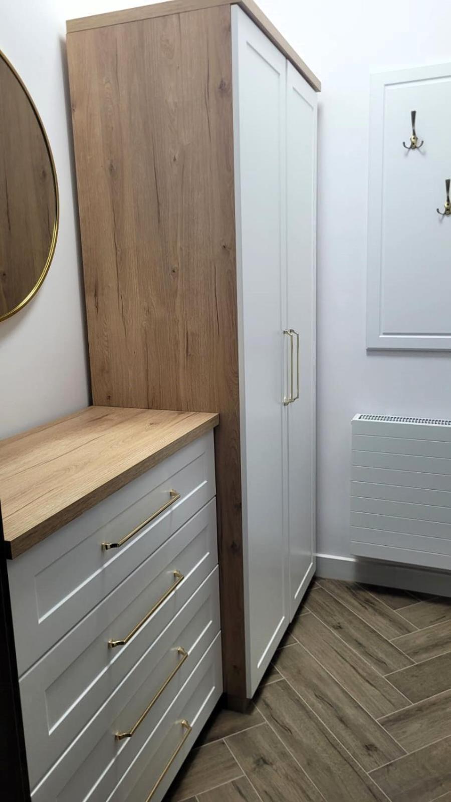 Jaracza 28 Nr 3 *